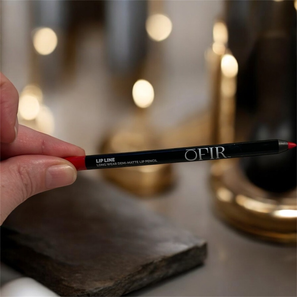 Longwear Demi-Matte Lip Pencil - Cardinal Red